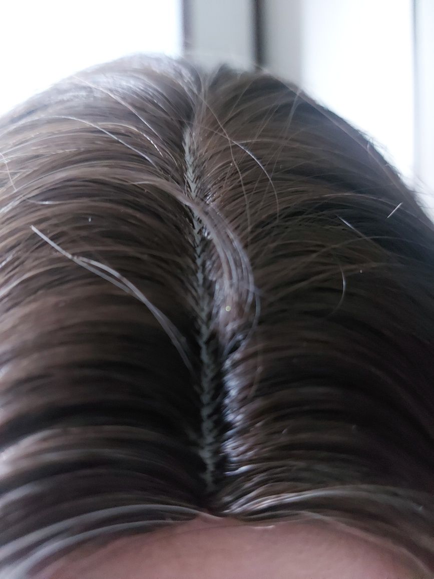 Peruka długie włosy syntetyczne, fale.Kolor naturalny blond z odrostem