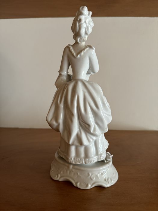 Escultura Feminina em Porcelana Vista Alegre 1924