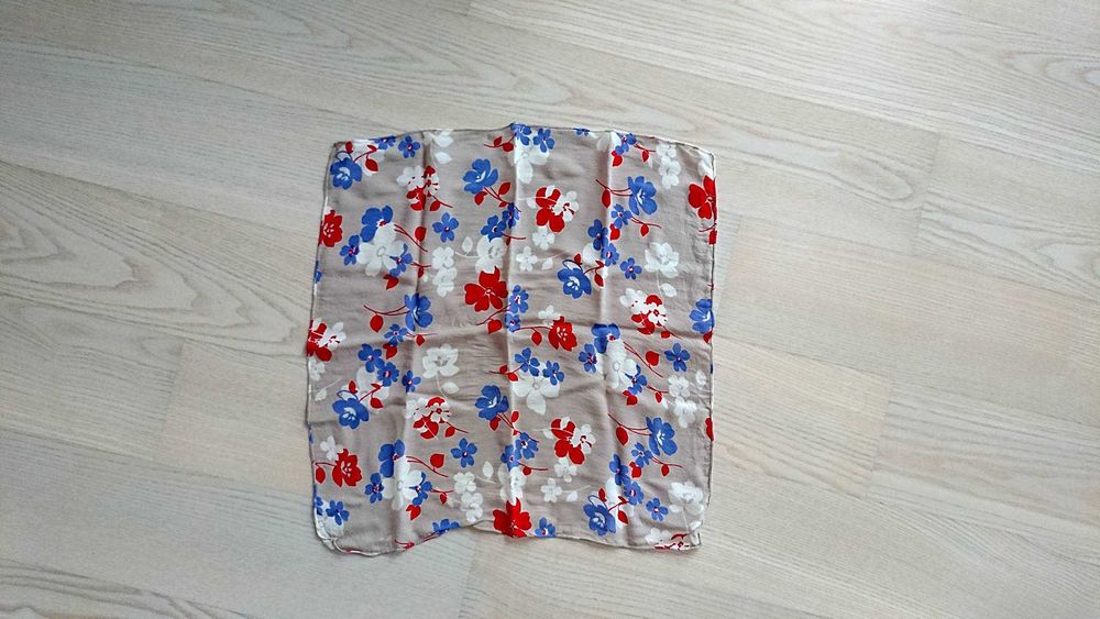 Zestaw: Apaszki / chusty damskie, cena za sześć sztuk