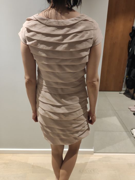 Pudrowa sukienka Reserved rozmiar 34