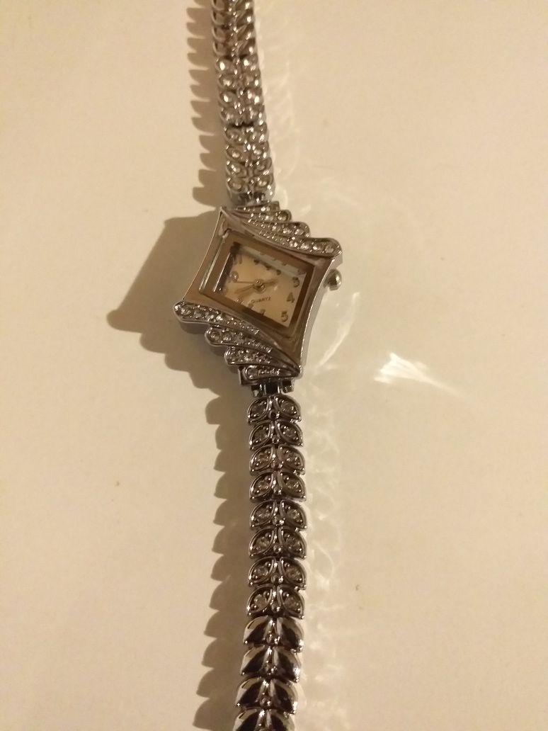 PROMOCJA Przepiękny zegarek damski Quartz z cekinami  .