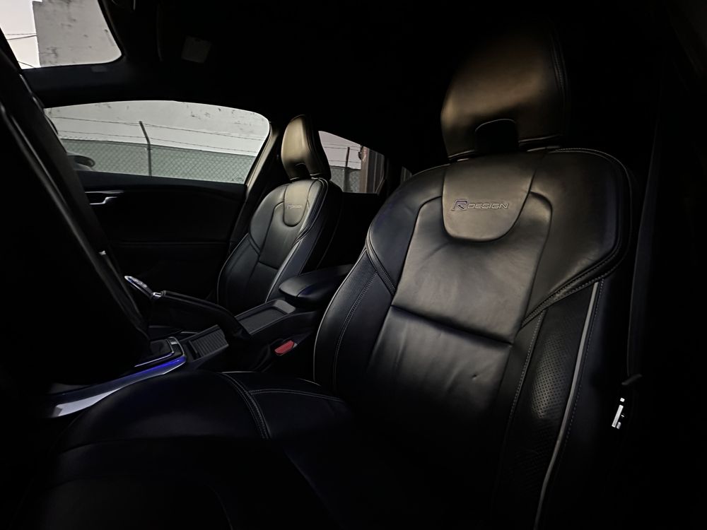 Volvo V40 1.6 D2 ‘ R-Design ‘  GARANTIA !