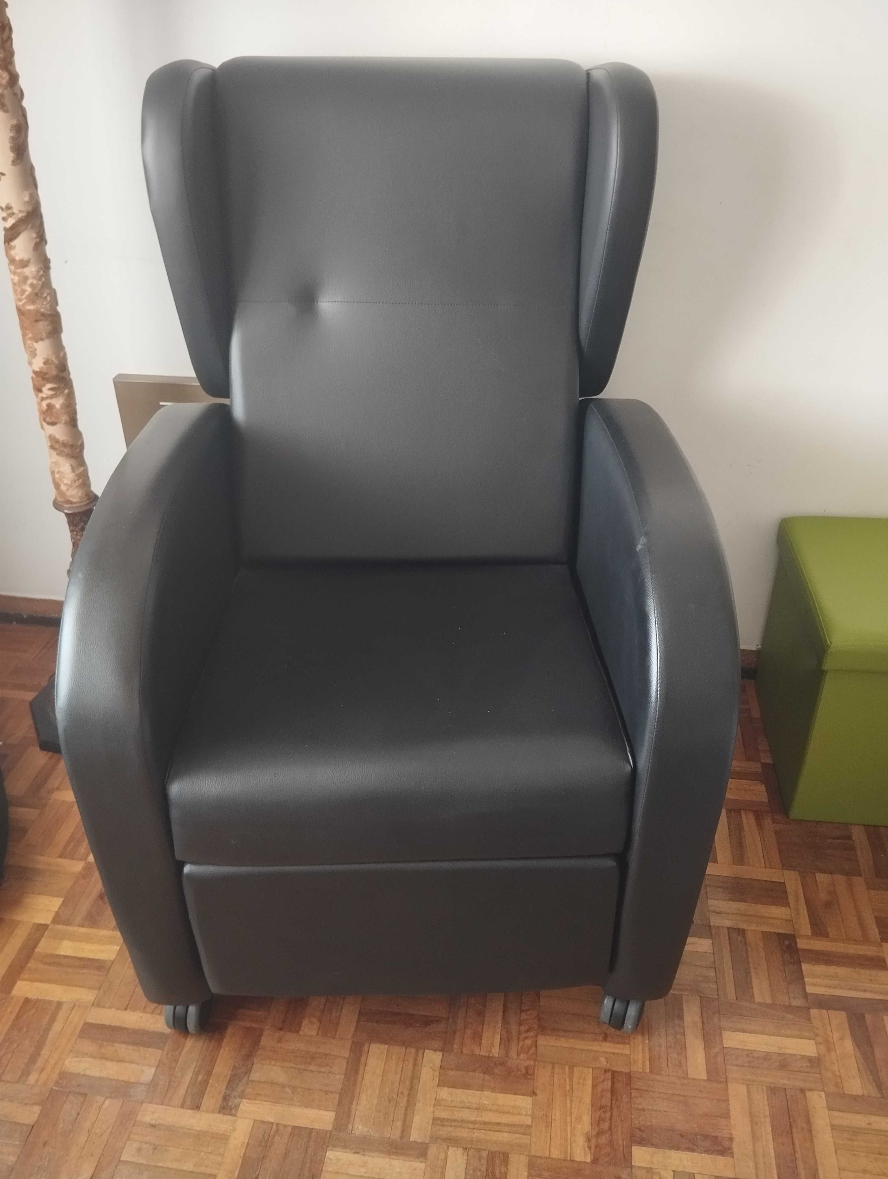 Cadeirão reclinável com rodas