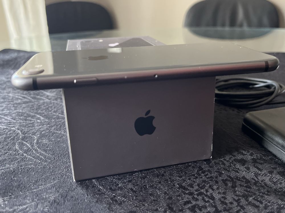 Iphone 8 64 gb.