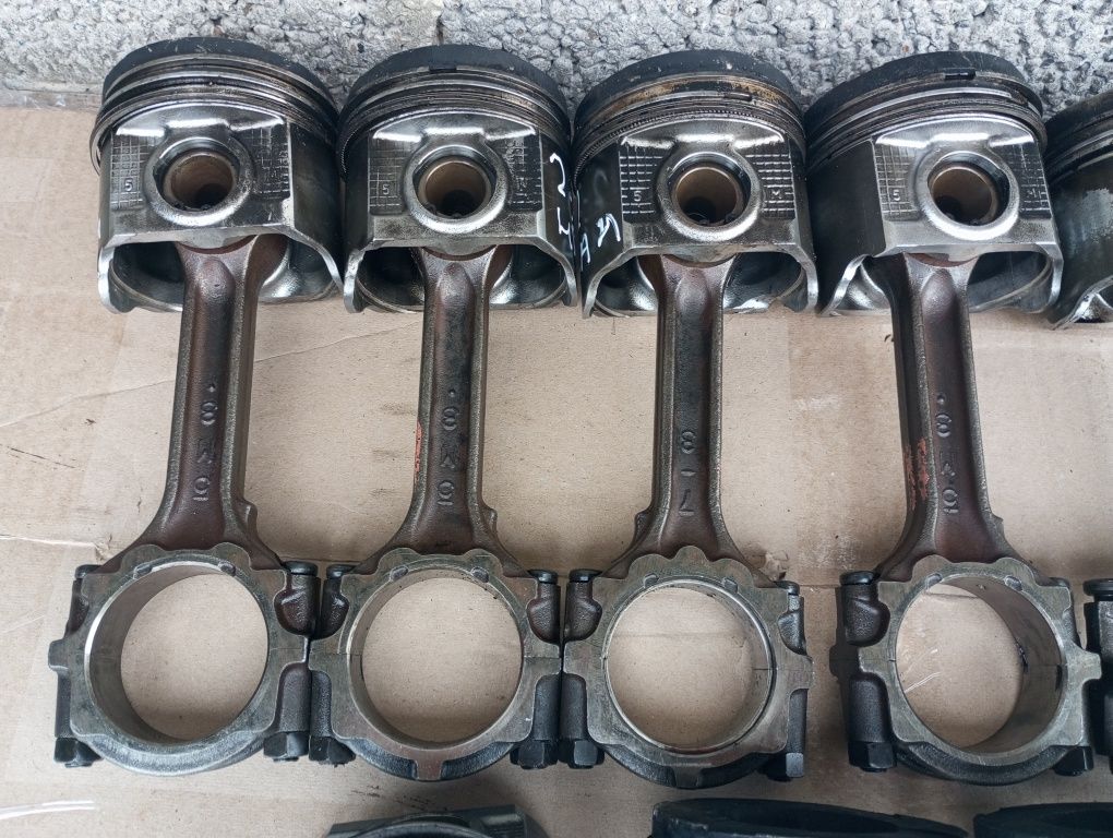 Поршень шатун  Nissan Almera P12 X-trail t30 Primera 2.2Dci WD040