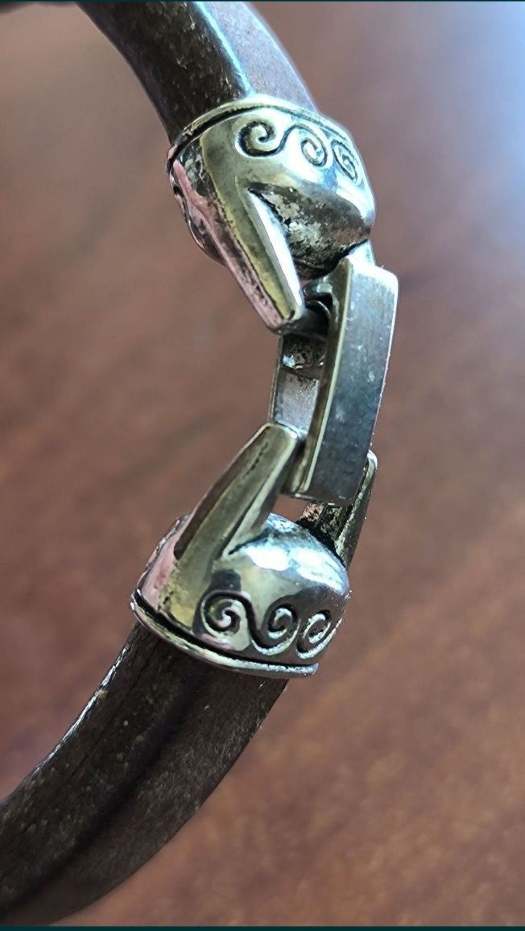 Женский браслет Genuine leather с камнем