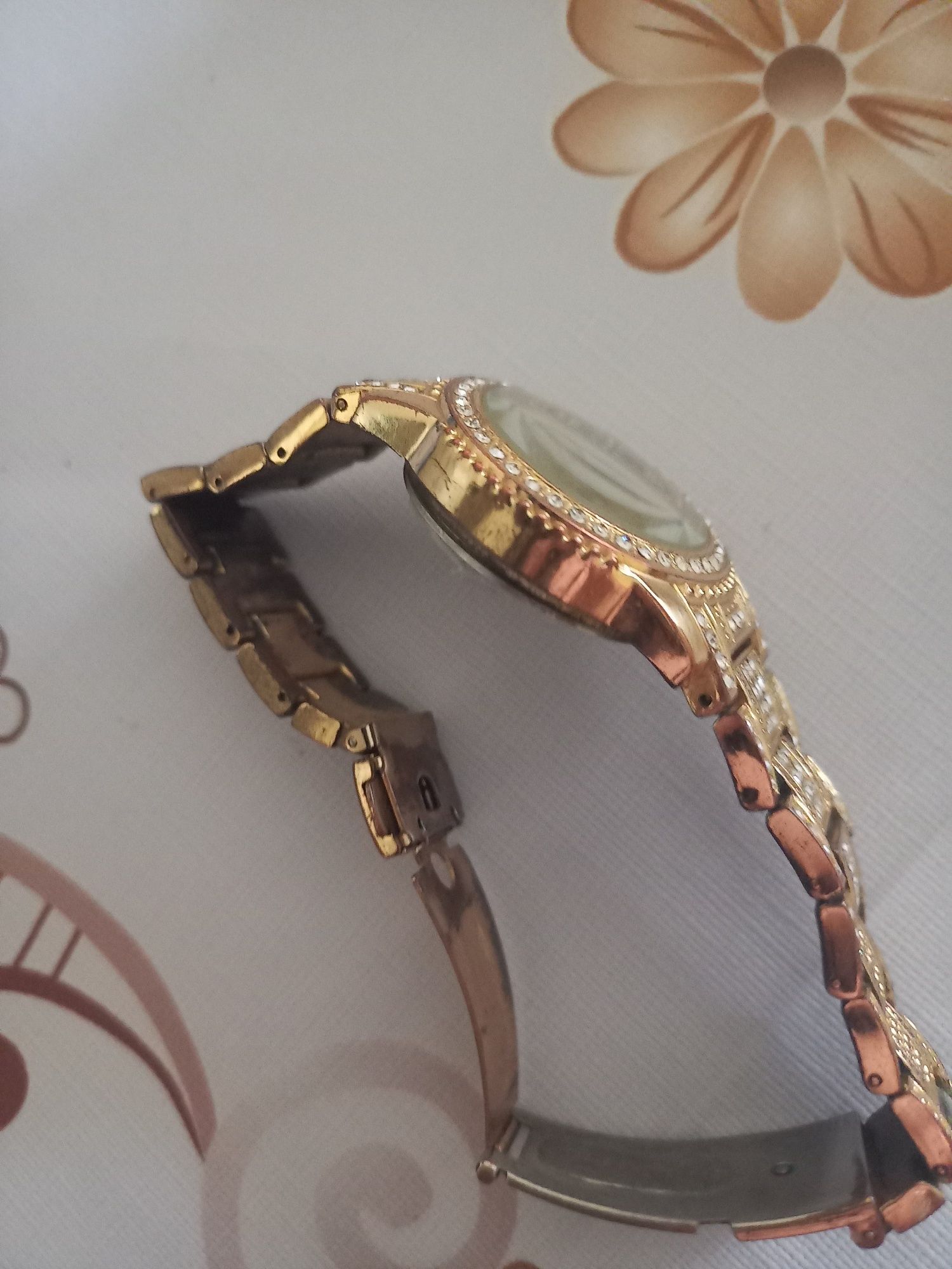 Продам часы женские
