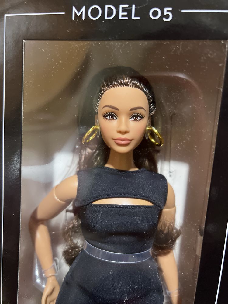 Barbie basics в наявності