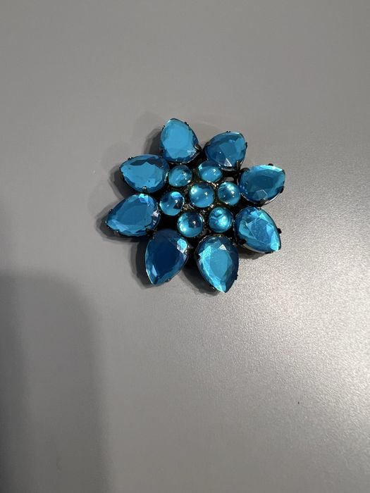 Okazja! Broszka ozdoba kryształowy kwiat