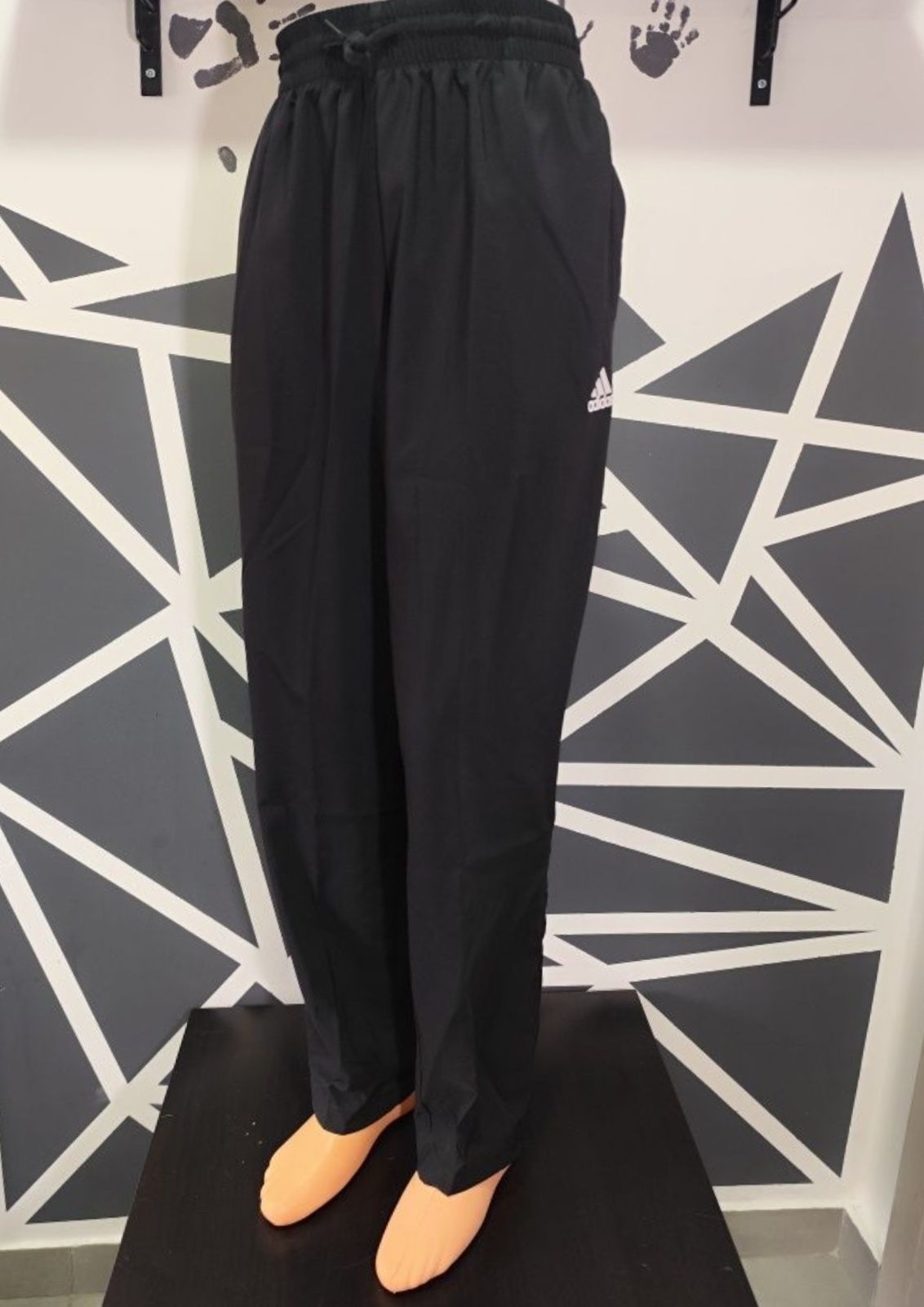 NOWE Męskie spodnie dresy Adidas IC9415 M Stanfrd OPT rozmiar M