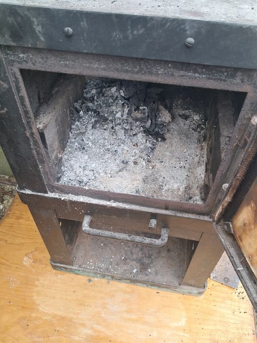 Salamandra em ferro fundido