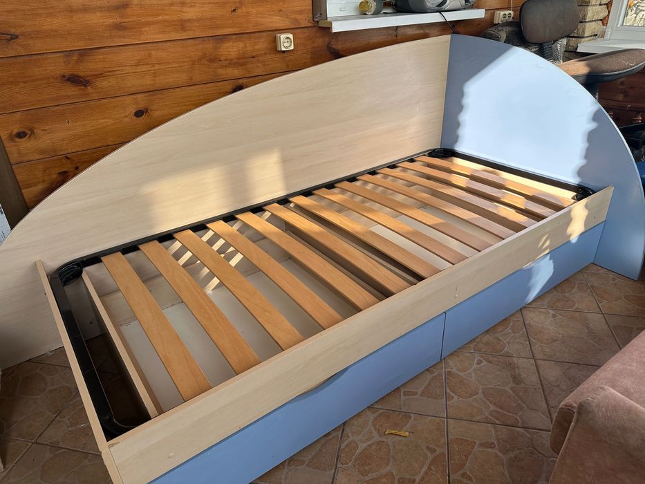 Продам ліжко односпальне з матрацом