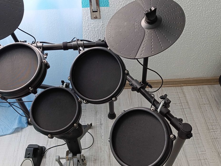 Bateria digital Alesis