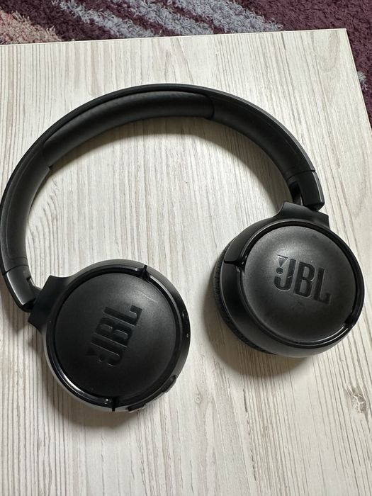 Продам навушники JBL