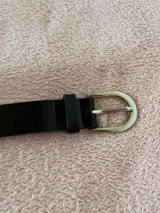 Pasek ze srebną klamrą