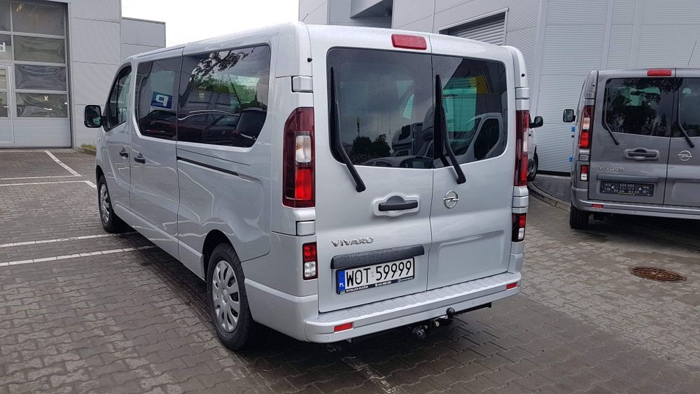 Wypożyczalnia busów VIP wynajem busa bus 8 osobowy transfery Rent