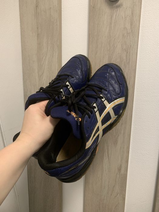 Asics чоловіче взуття 44 розсір