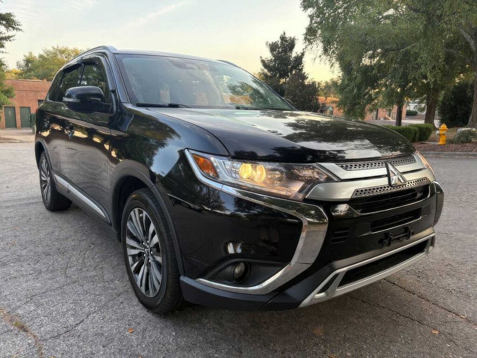 Mitsubishi Outlander SE S-AWC      2020