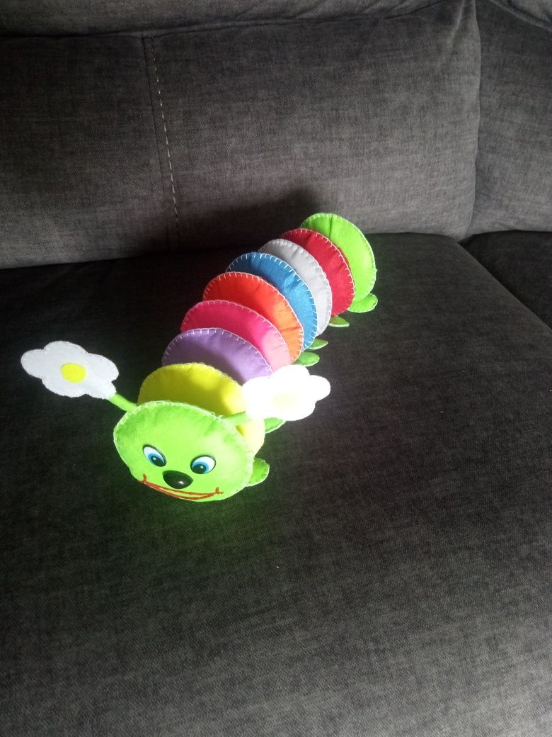 Развивающая эко-игрушка из фетра на липучках "Гусеница"