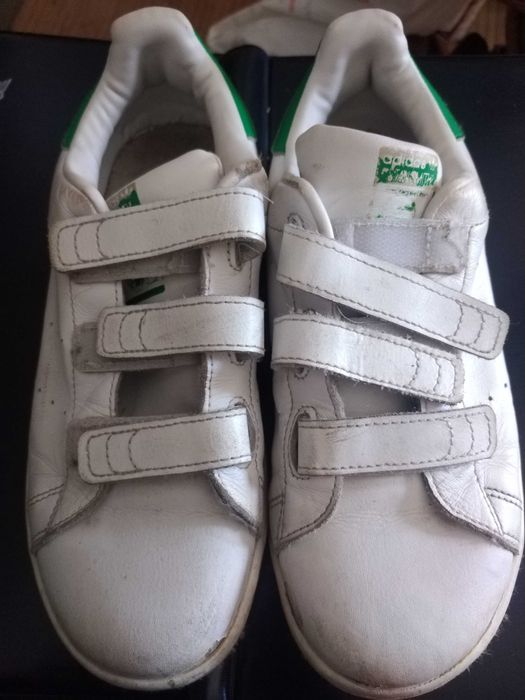 sapatilhas adidas tamanho 35 (parte detras verde)