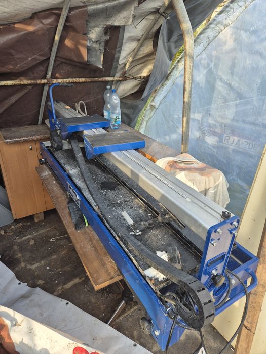 Przecinarka (piła) do płytek stołowa, woda.