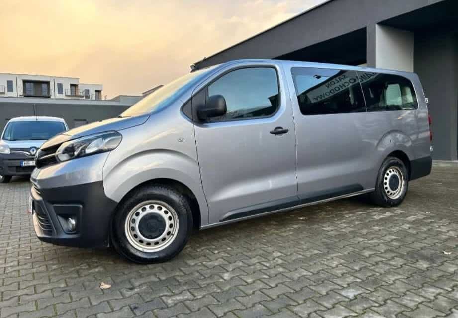 Wynajem busa 9 osobowy Toyota ProAce