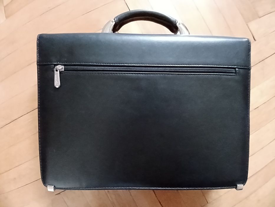 Продам мужской портфель Canpel