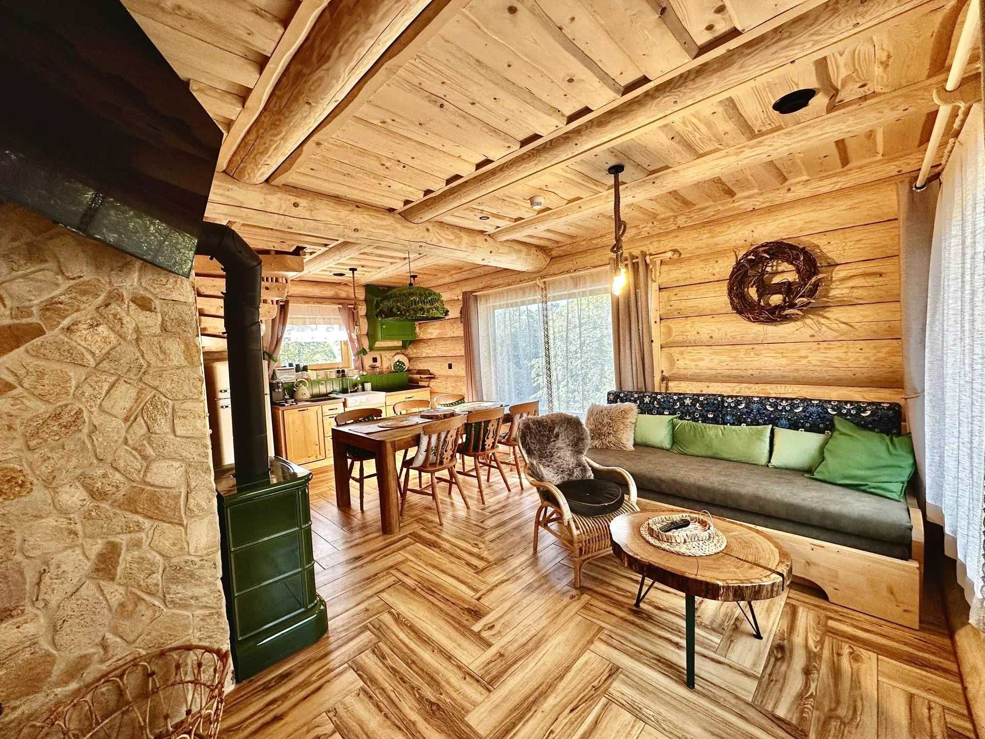 Piękna widokowa Chata w górach. Do 10 osób. Balia z jacuzzi.