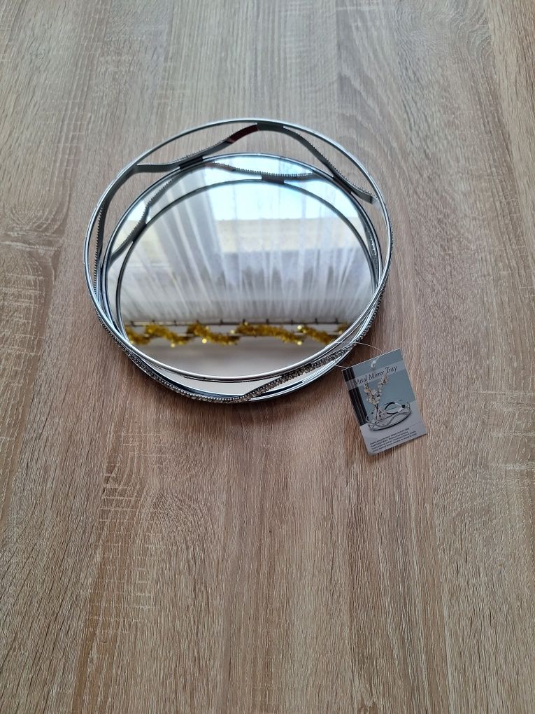 Metalowa taca z lustrem 24,5 cm. i kryształkami