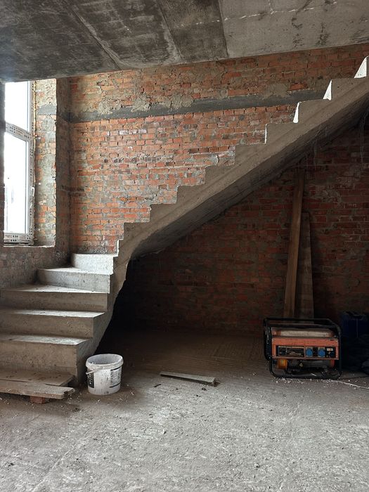 Продам котедж двоян за 3ю поліклінікою на Макарова