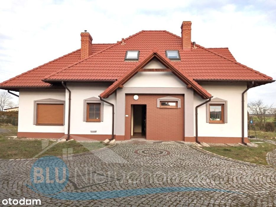 Dom z działką usługową i projektem hali