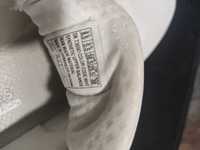 Sapatilhas brancas da marca "Skchers"