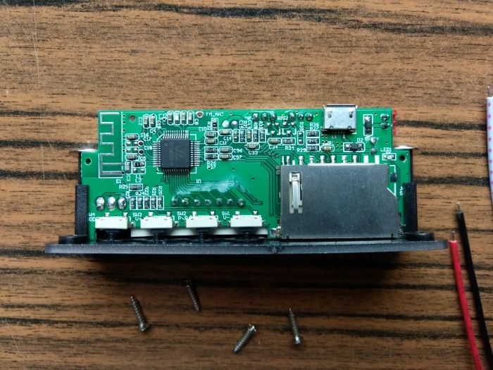 ФМ трансмітер / Декодер з блютузом, мікрофоном, usb порт, слот SD
