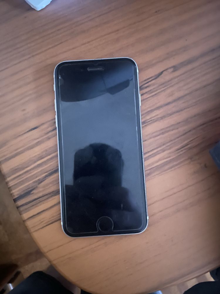 Iphone se 2020  em belissimo estado