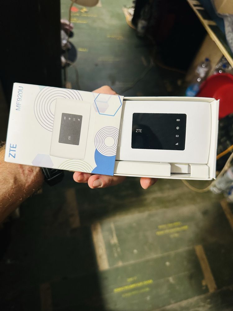 ZTE MF920U Мобільний роутер (роутер новий, має невеличку подряпину)
