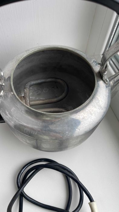 Алюмінєвий чайник електричний часів СССР