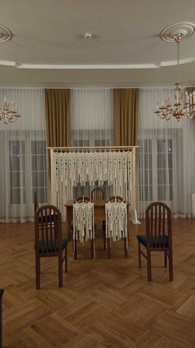 Wynajem: MAKRAMA ze stelażem + dodatki: słoiki i ozdoby na krzesła