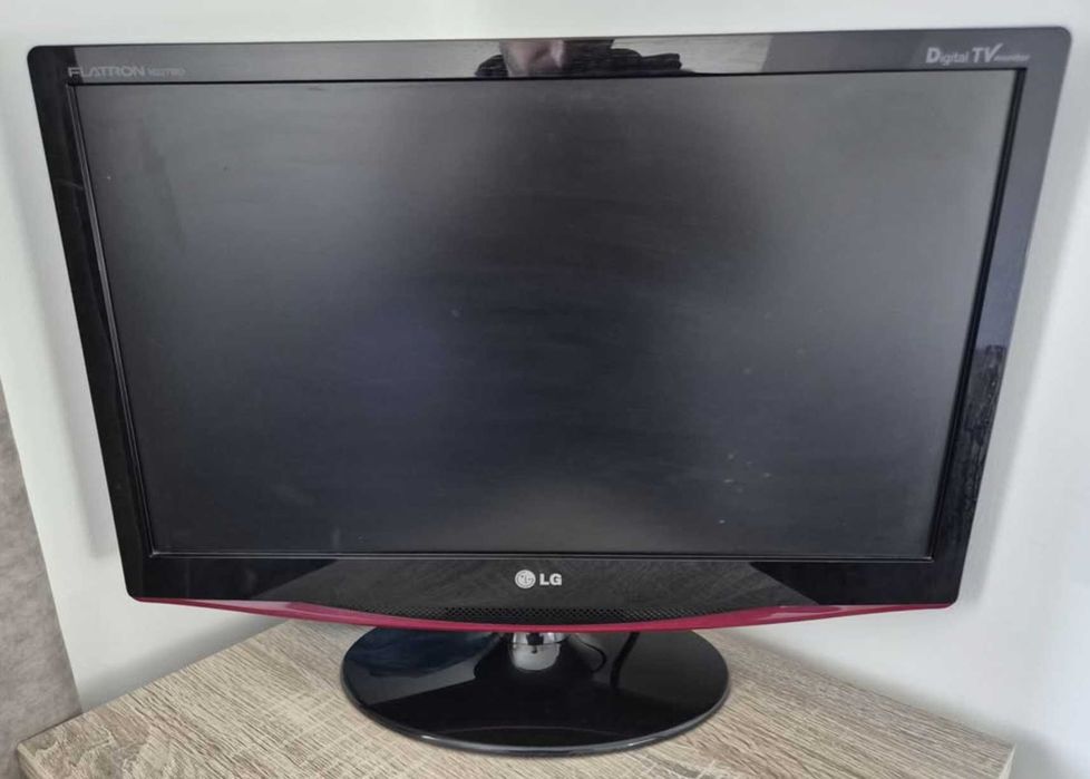 LG Flatron M227WD-PZ, 21.5" TV negociável