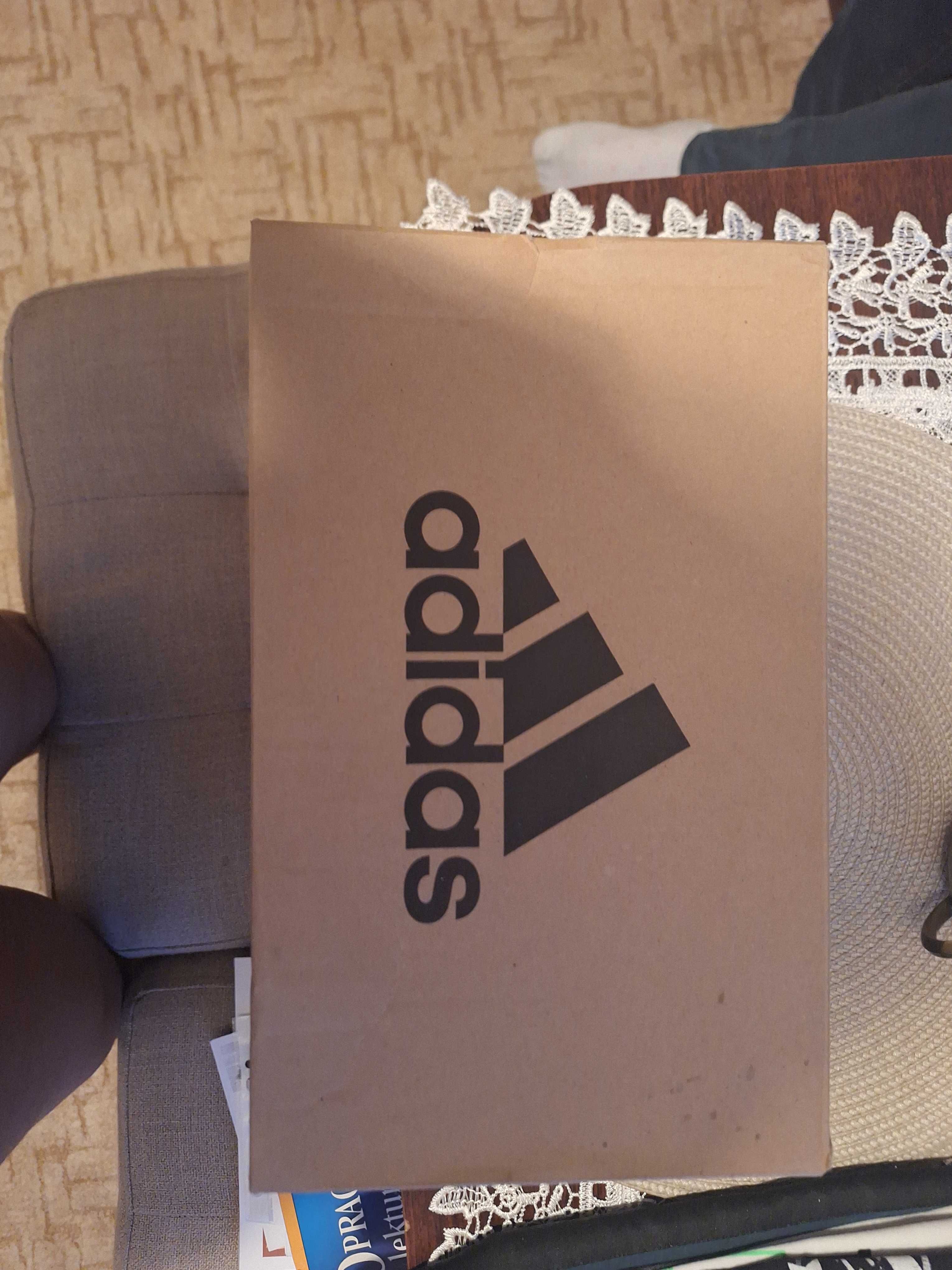 Sprzedam korki adidas nowe czarne.