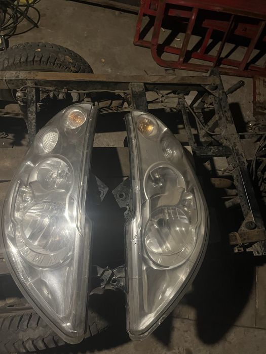 Продам фари на рено мастер оригинал