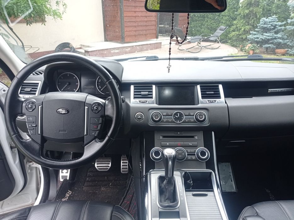 Ładny.  Uszkodzony silnik.