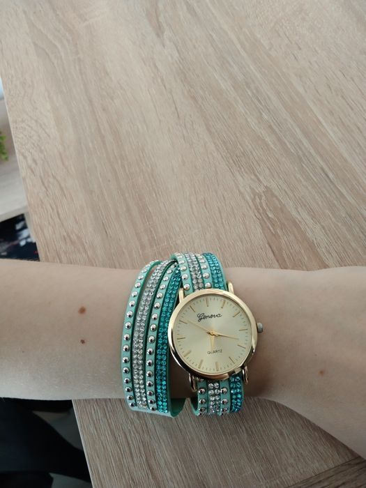 Miętowy złoty zegarek damski z diamencikami