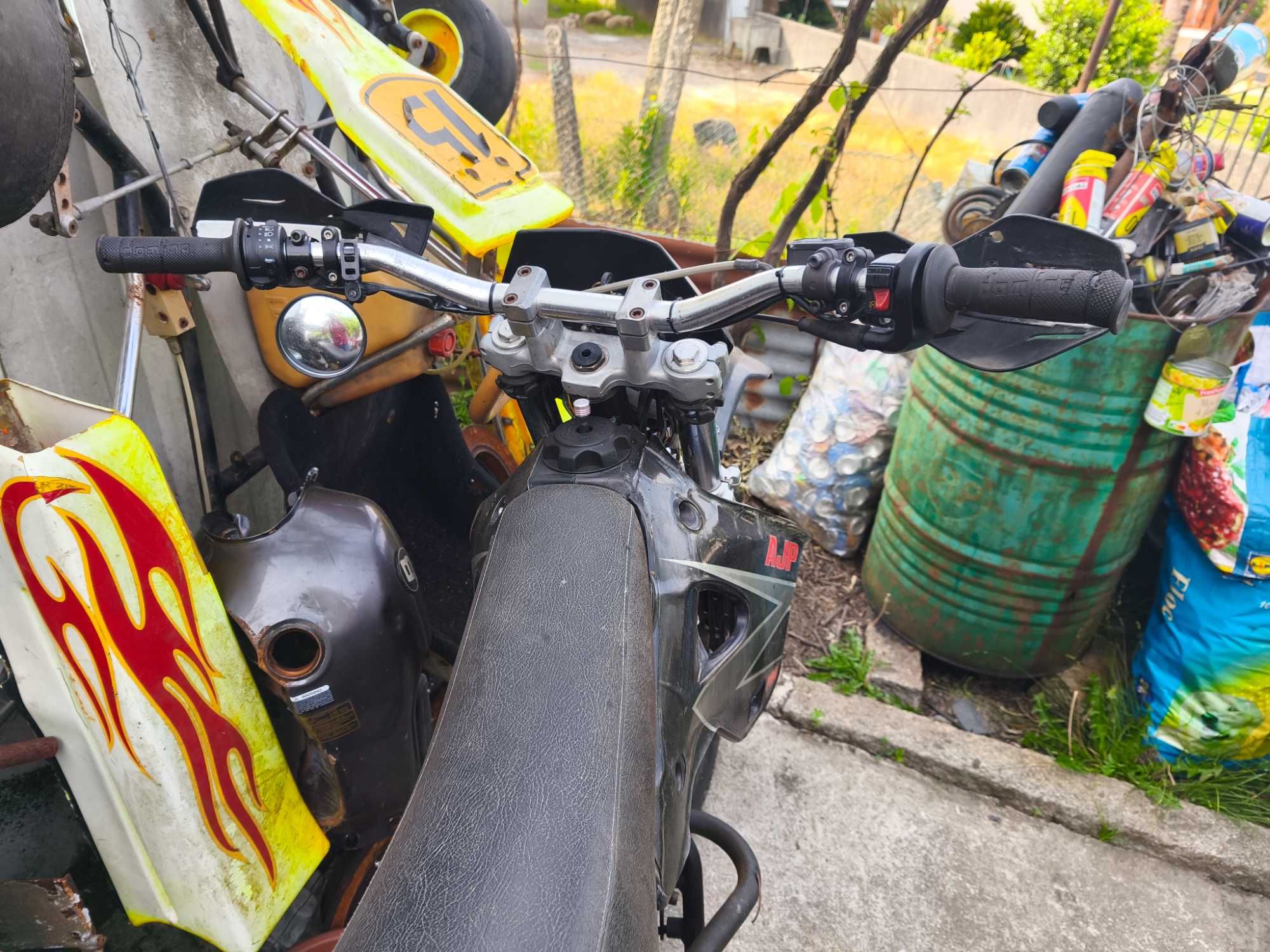 Vendo moto ajp 125