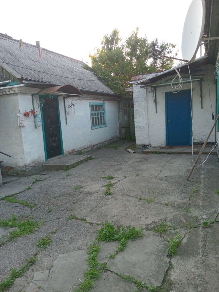 1/2 будинку продам або поміняю на 1 кімнатну квартиру в  кирпичн. буд