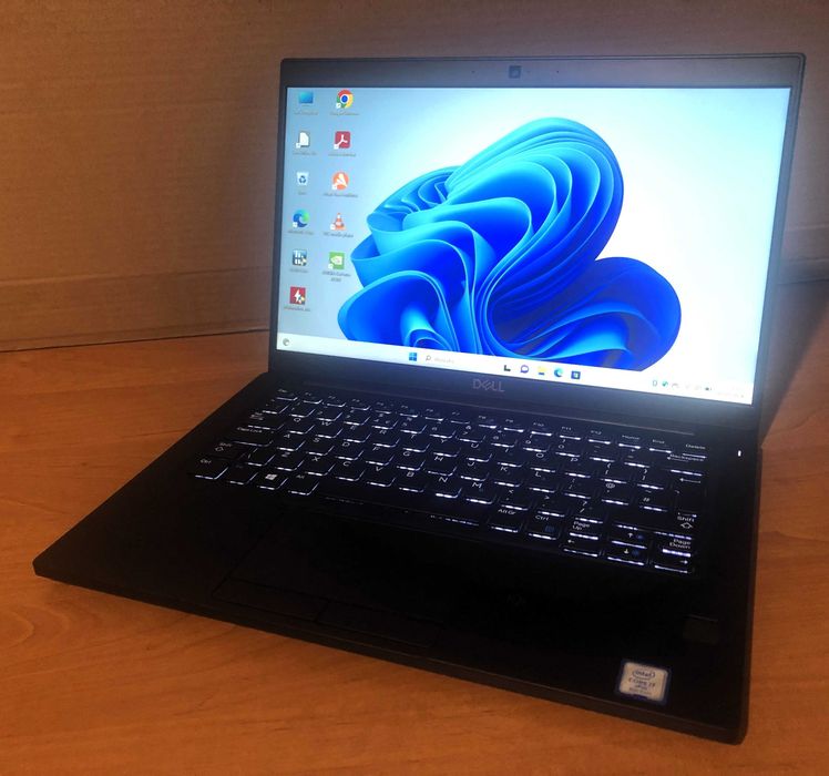 Laptop DELL 7390 Intel® Core™ i7-8th 8GB 256GB SSD USB-C™ FHD podświet
