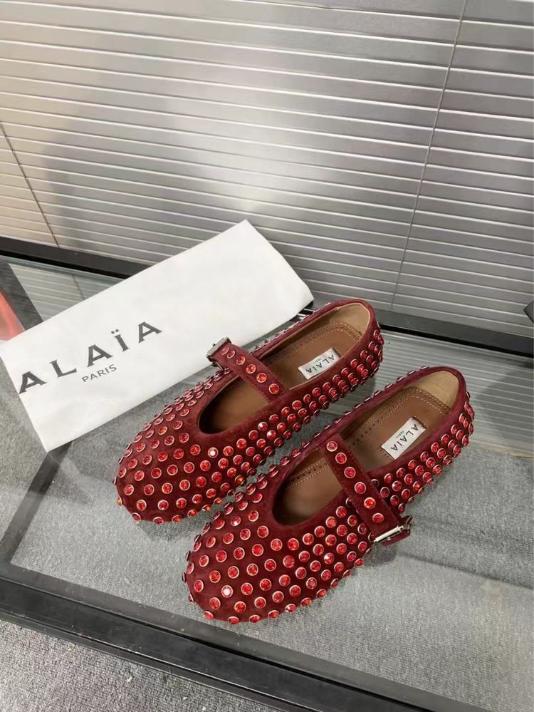 Sandálias Alaia vermelhas Novas modelo Strass
