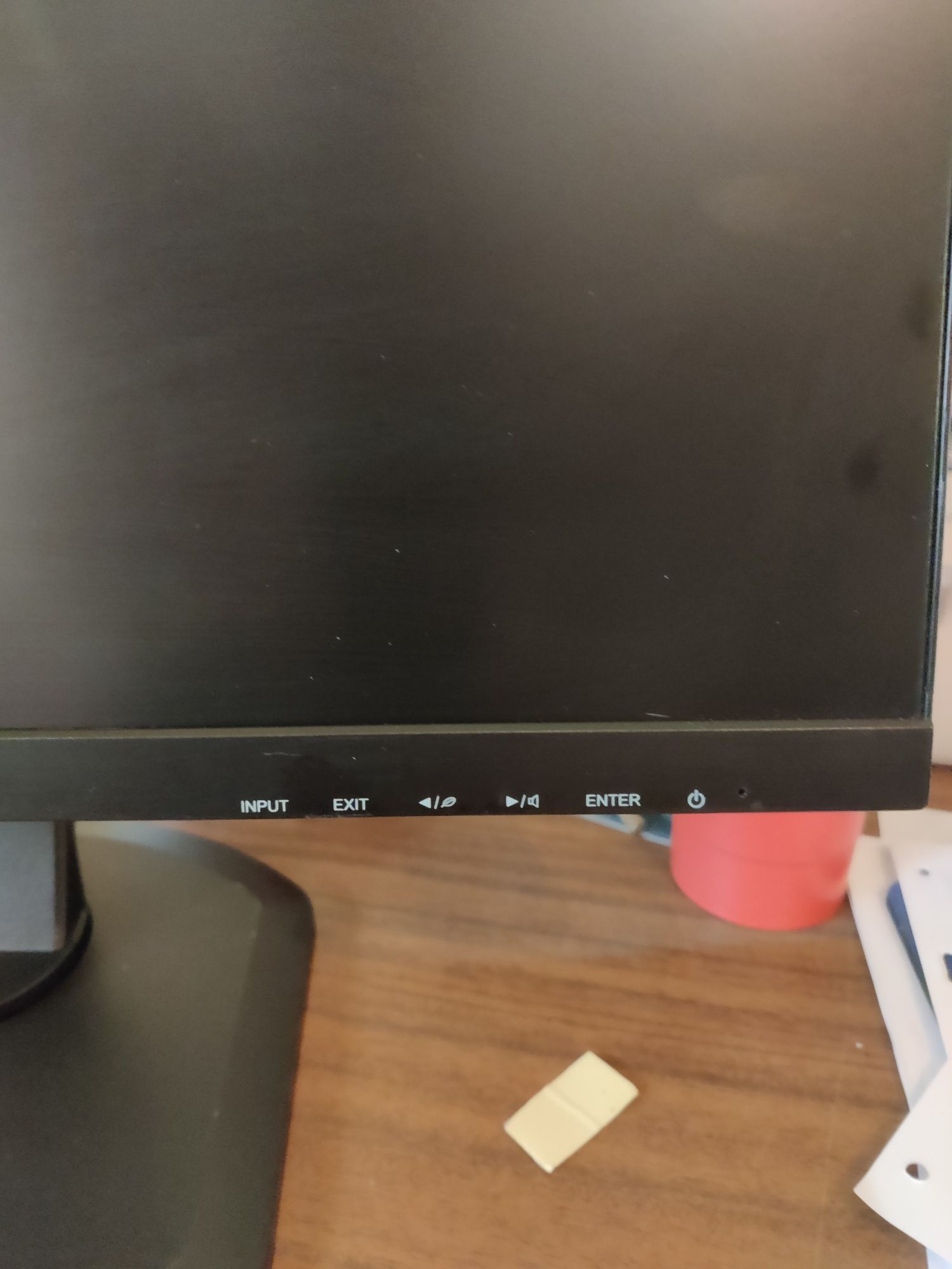 Monitor 24"l IPS ajustável