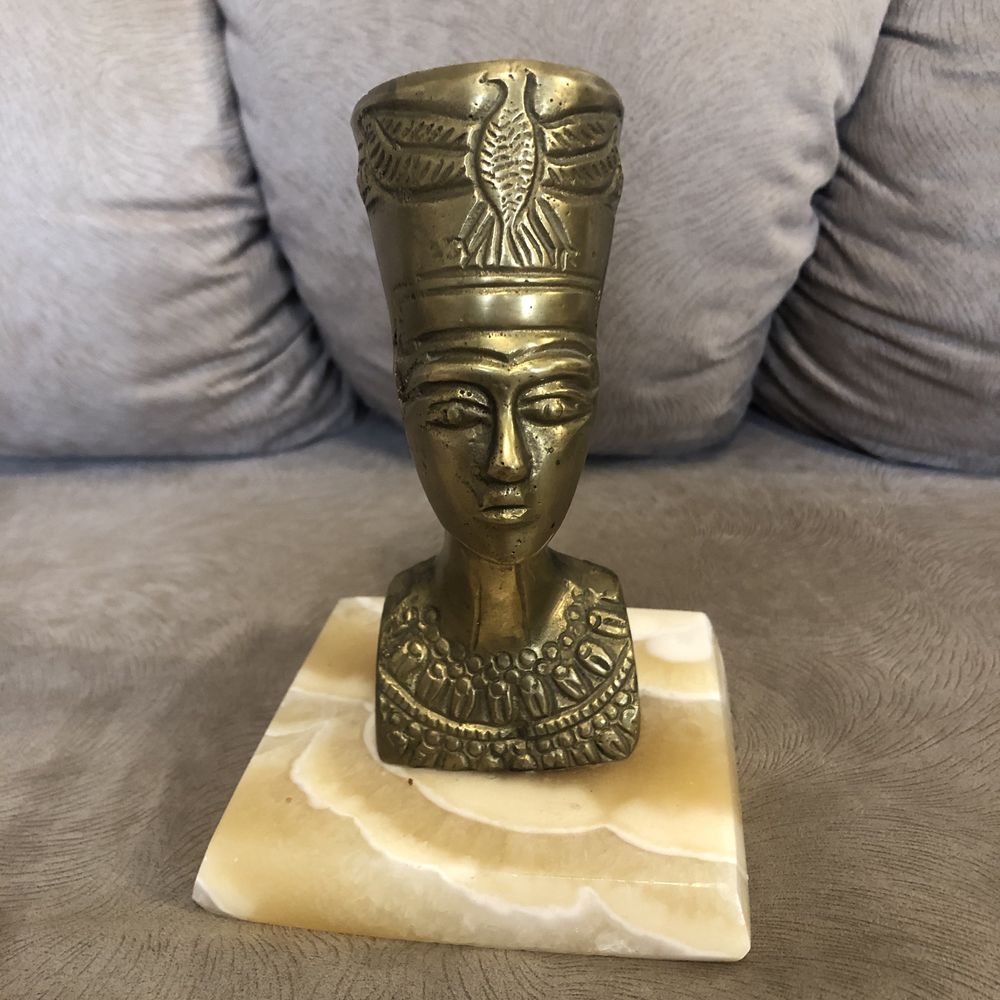 Статуэтка египетской царицы Нифертити