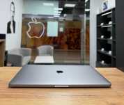 Макбук про 15 - MacBook Pro 15 2018 i9 •16Gb •512Gb|560X-4Gb Відмінний