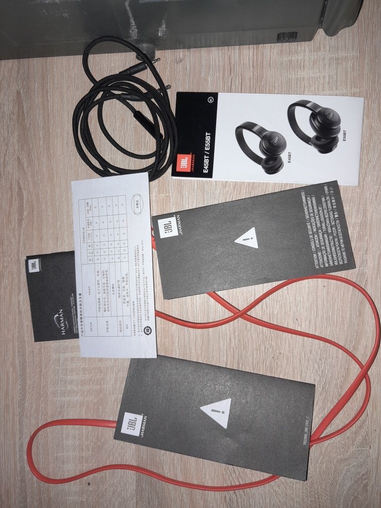 Продам безпровідні наушніки JBL e45bt